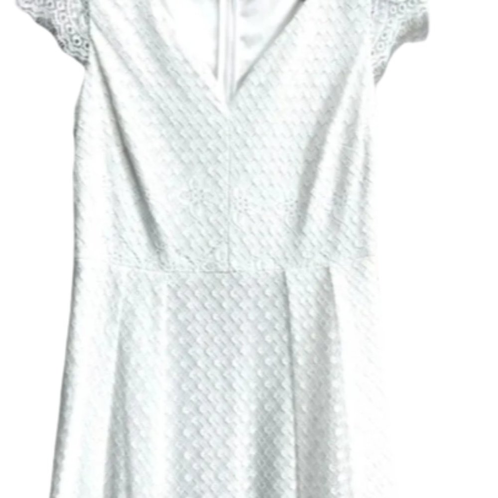 NWOT- IVANKA TRUMP LACE WHITE DRESS SIZE- 4 - Picture 3 of 3